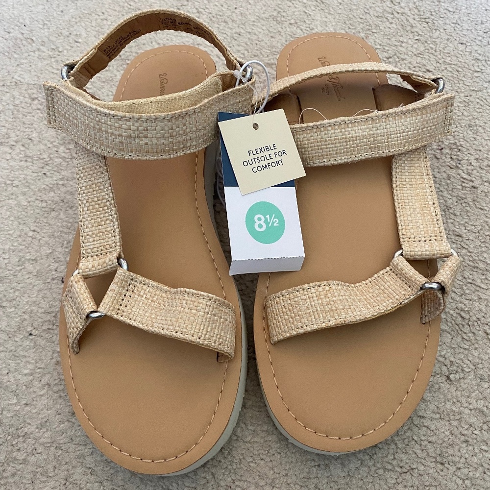 Universal Thread Natural Sandal - size 8.5 - New with Tags